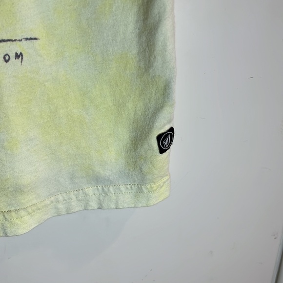 Volcom t-shirt. - Picture 6 of 9